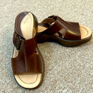 Dansko slides with adjustable buckle detail. Leather, size 6. Never worn.